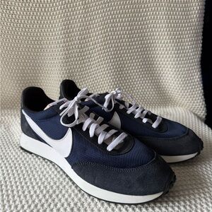 Nike Men's Navy and White Sneakers